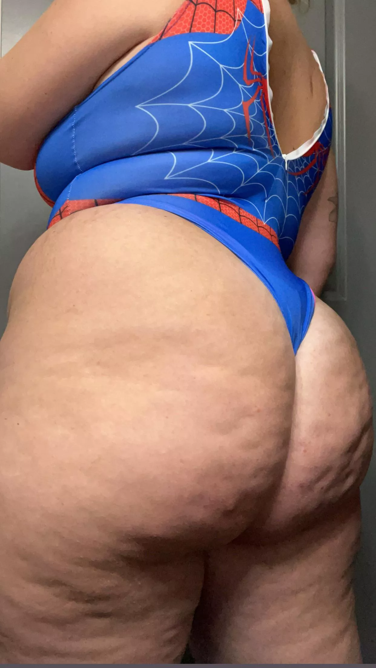 Spider girl with cellulite 🤭