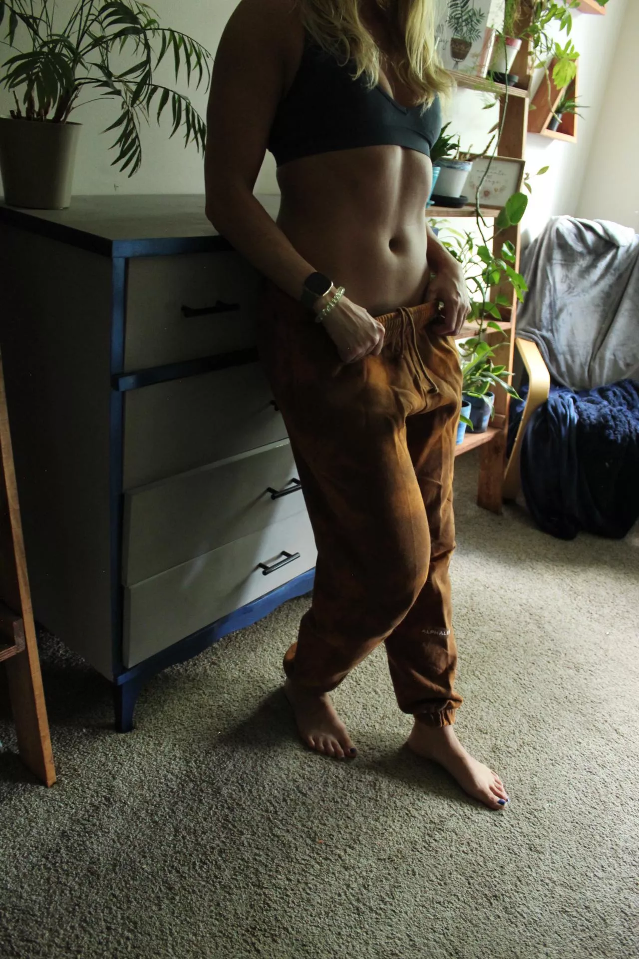 Sweatpants are so much fun to masturbate in 🥵