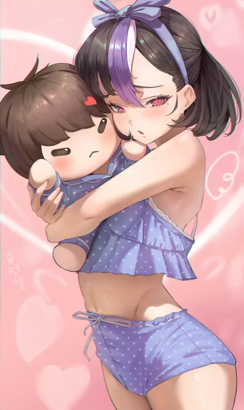 Syuen sleeps with her Commander Doll 