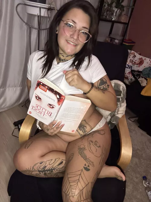 the sexiest way to bond over books and fantasies..