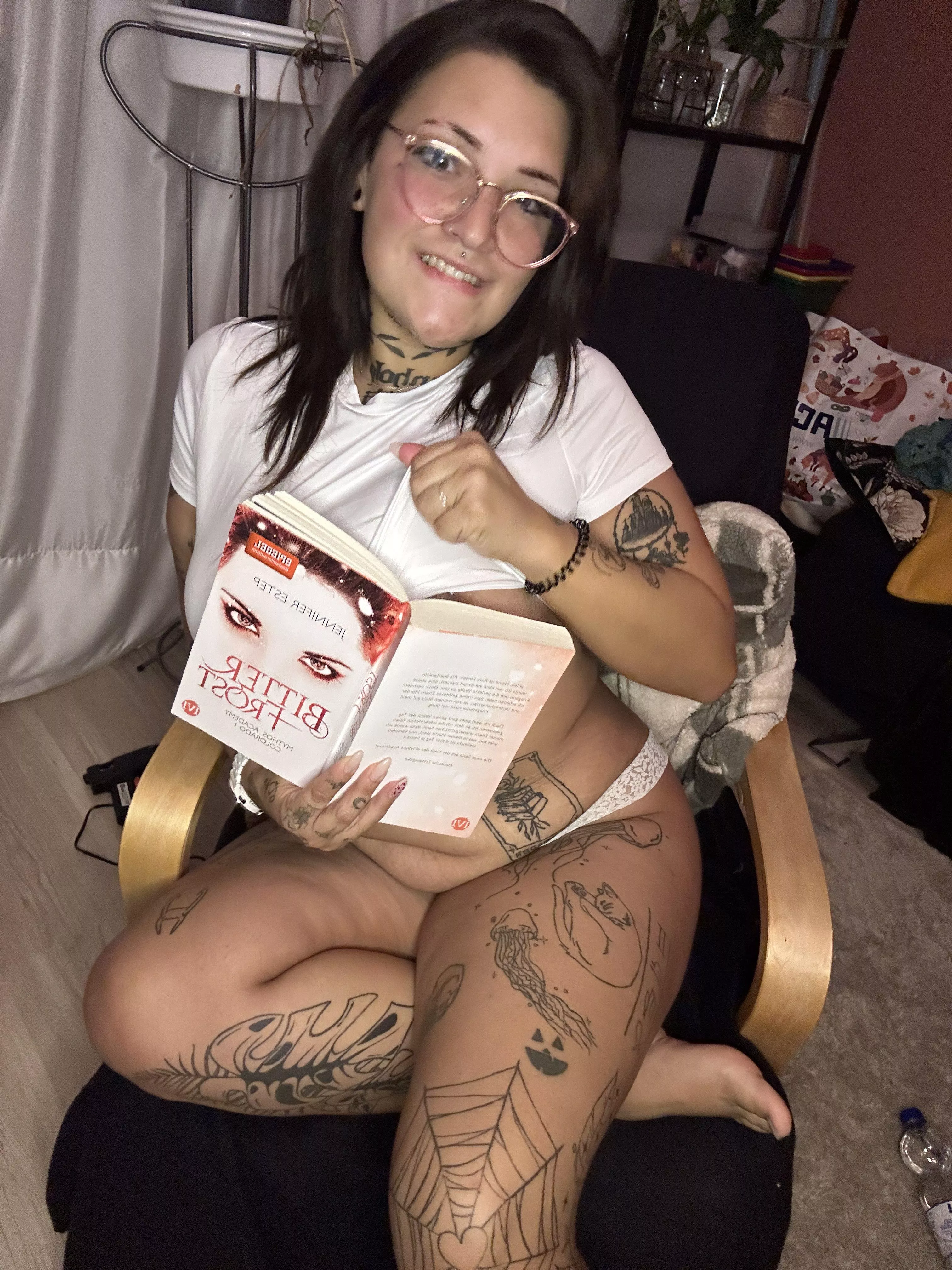 the sexiest way to bond over books and fantasies..