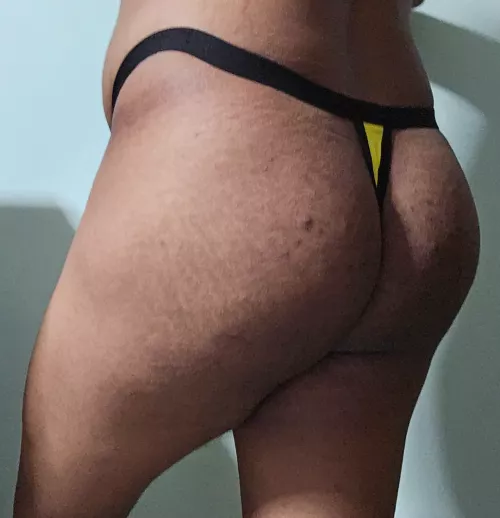 The Sun brightens the dark sky, just like my yellow panties🤭
