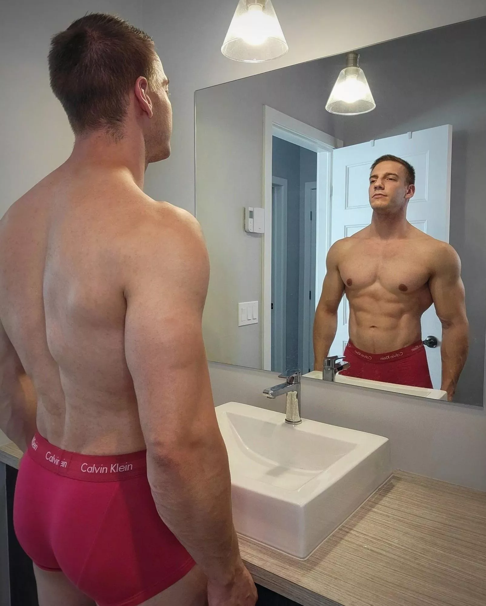 There’s more than just squats in my routine… liking what you see 😏..?