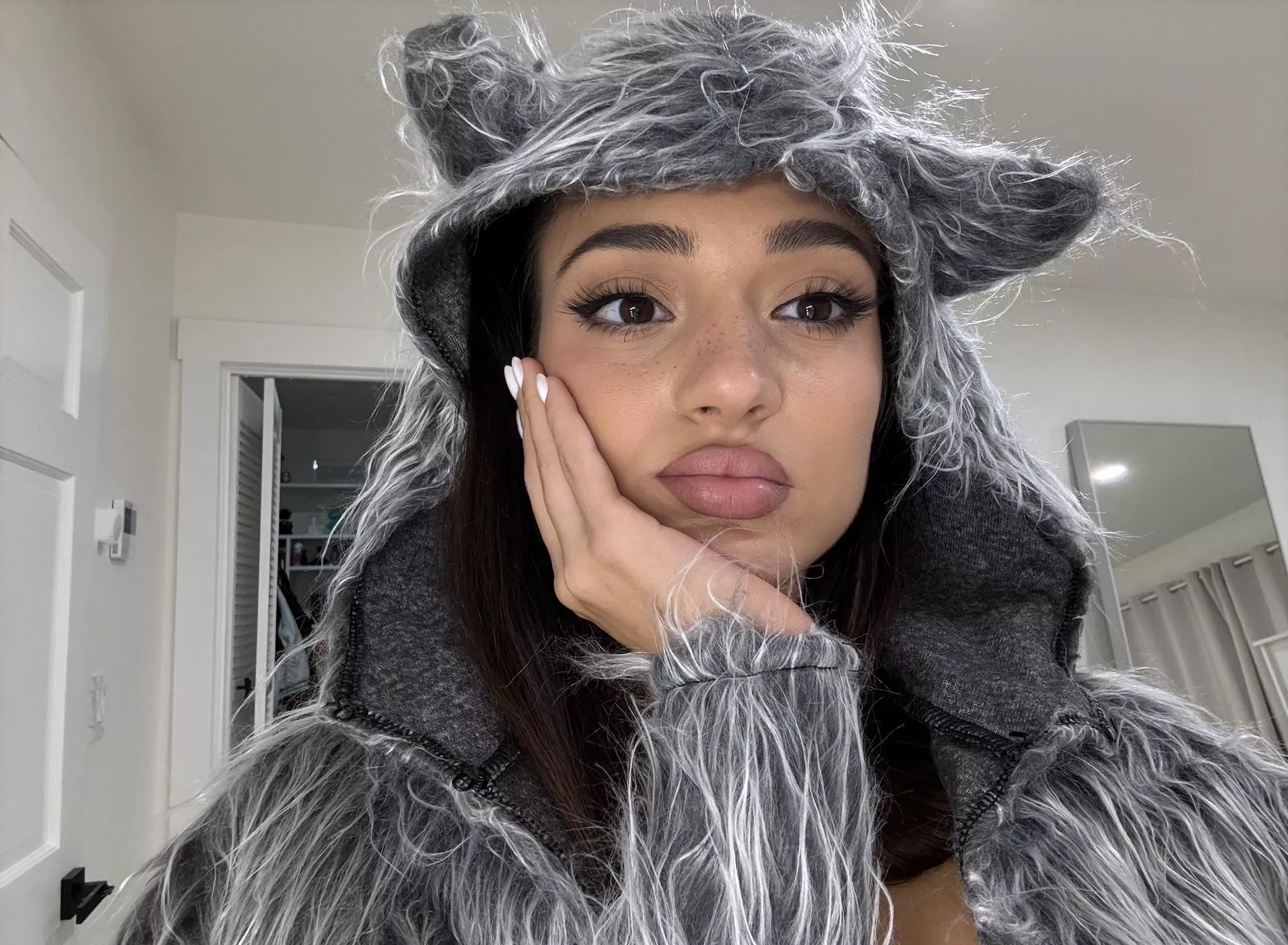 This cat is bored, I wanna play yours