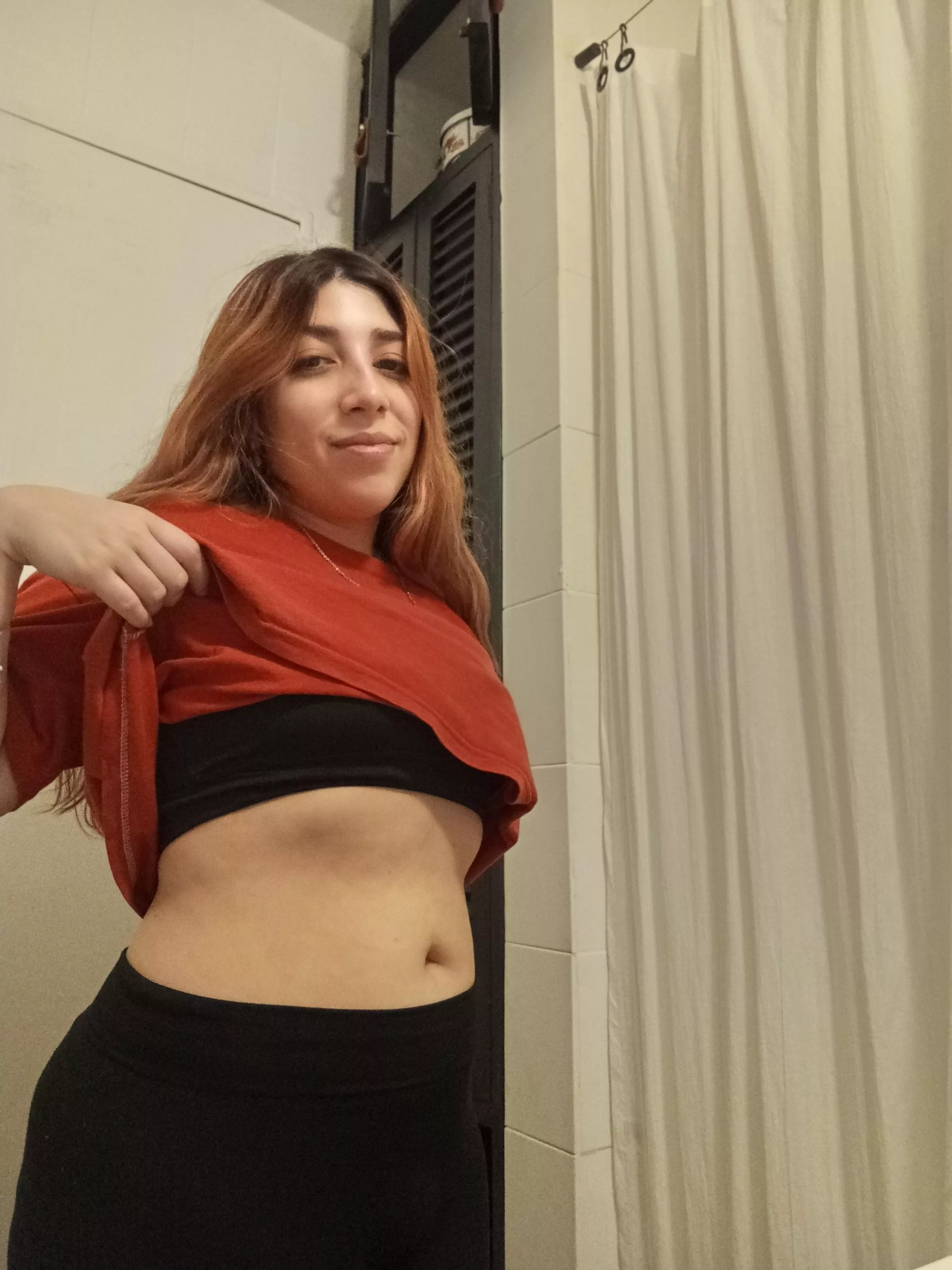 This subreddit made me think that my navel isn't that bad, let alone its depth 🤰🏻🥰