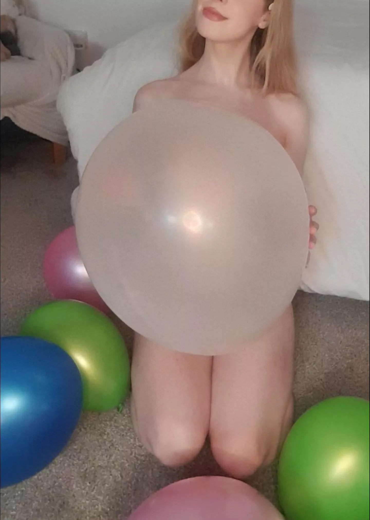 Want to see me pop these with my sharp nails?💅🎈