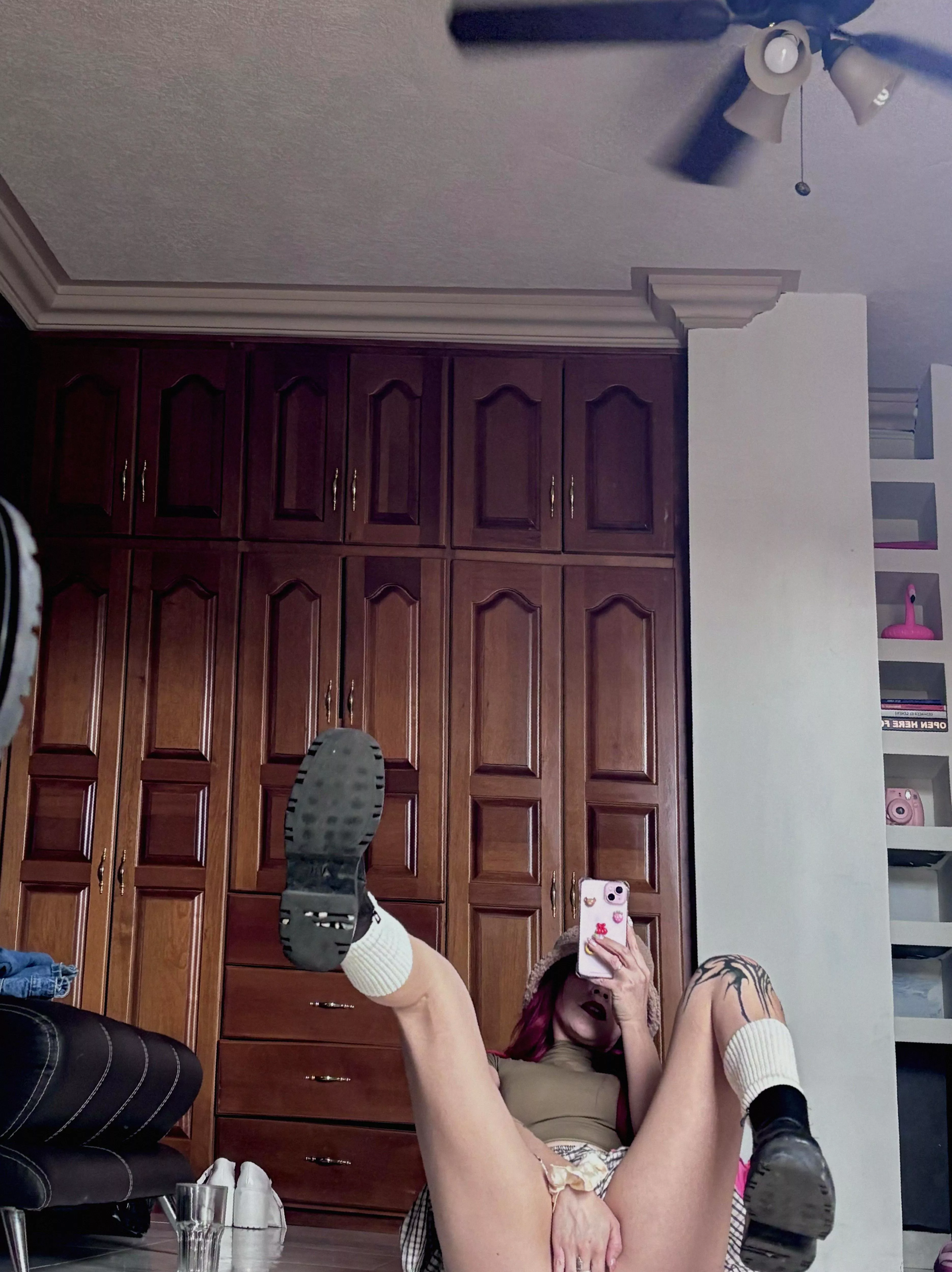 Wer will rein wo meine Hand ist?