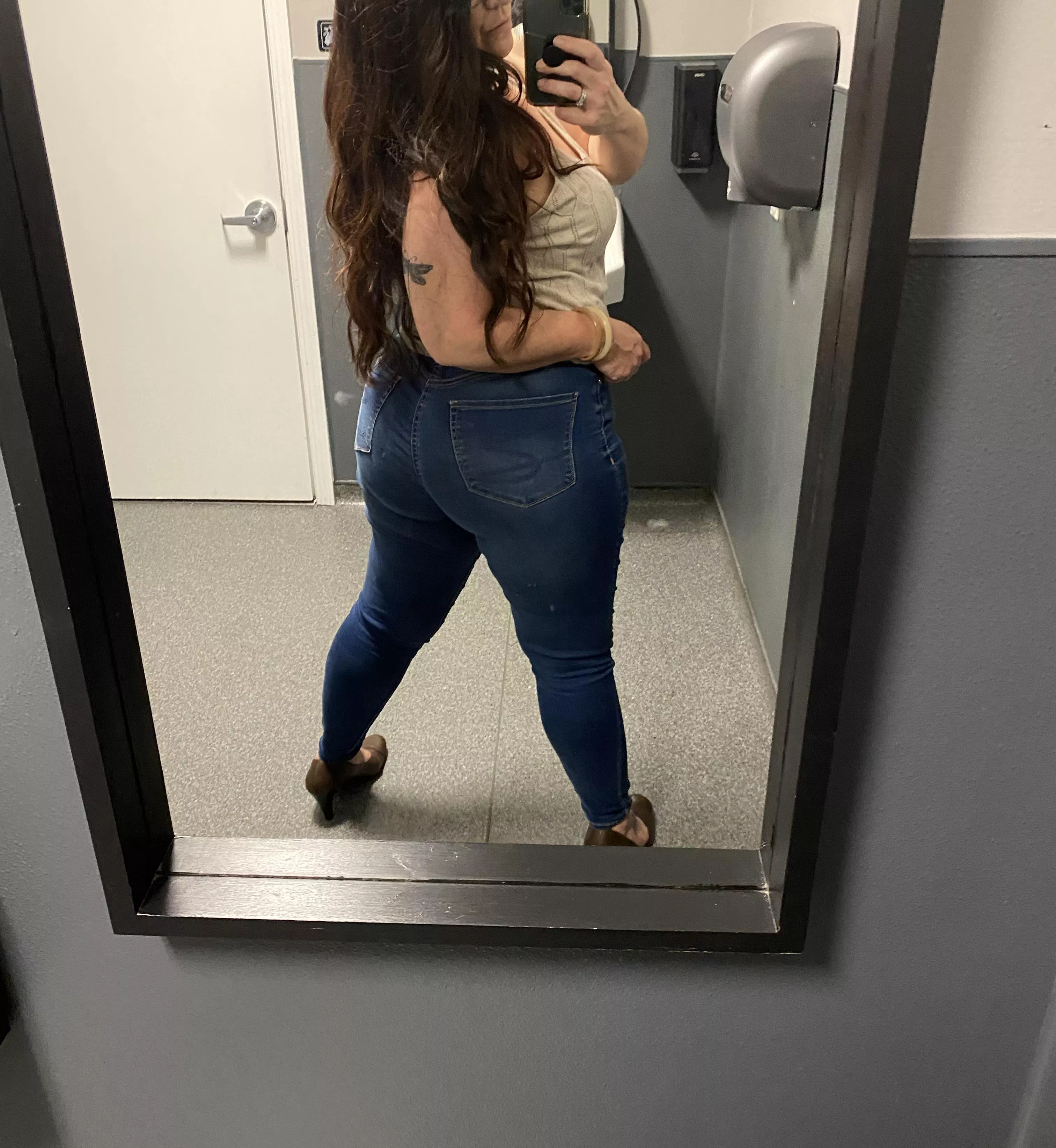 What do you prefer with heels jeans dresses leggings or nothing 😉