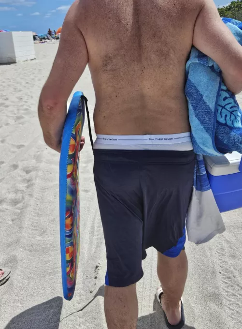 Who’s Dad/ or someone you know is not shy to show off their tw waistband ? 