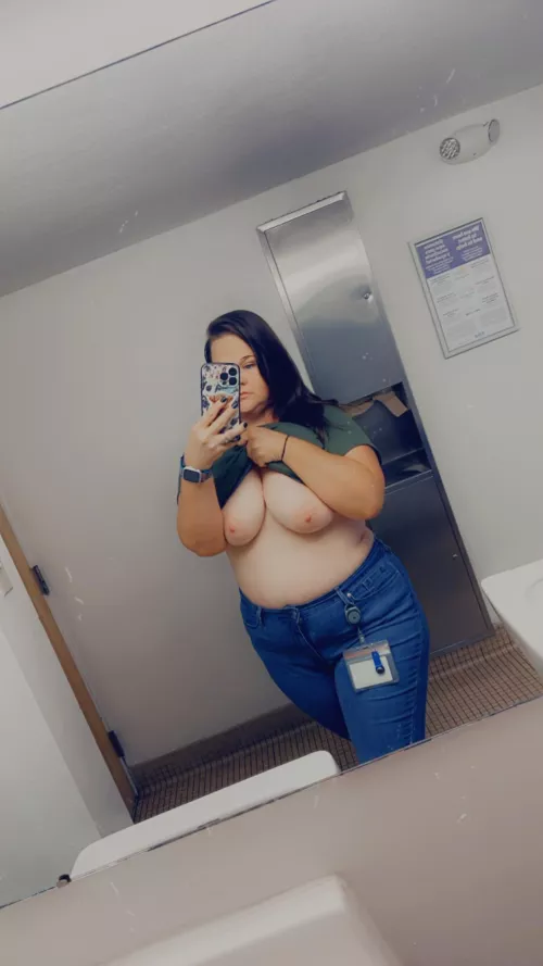 Would you give me all your cum in this public bathroom ? 