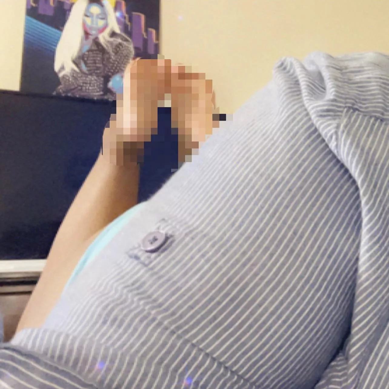 You can’t hide for long pet. Mommy sees you…