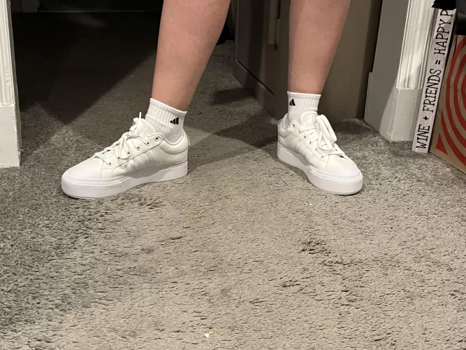 You guys like milfs in all whites?