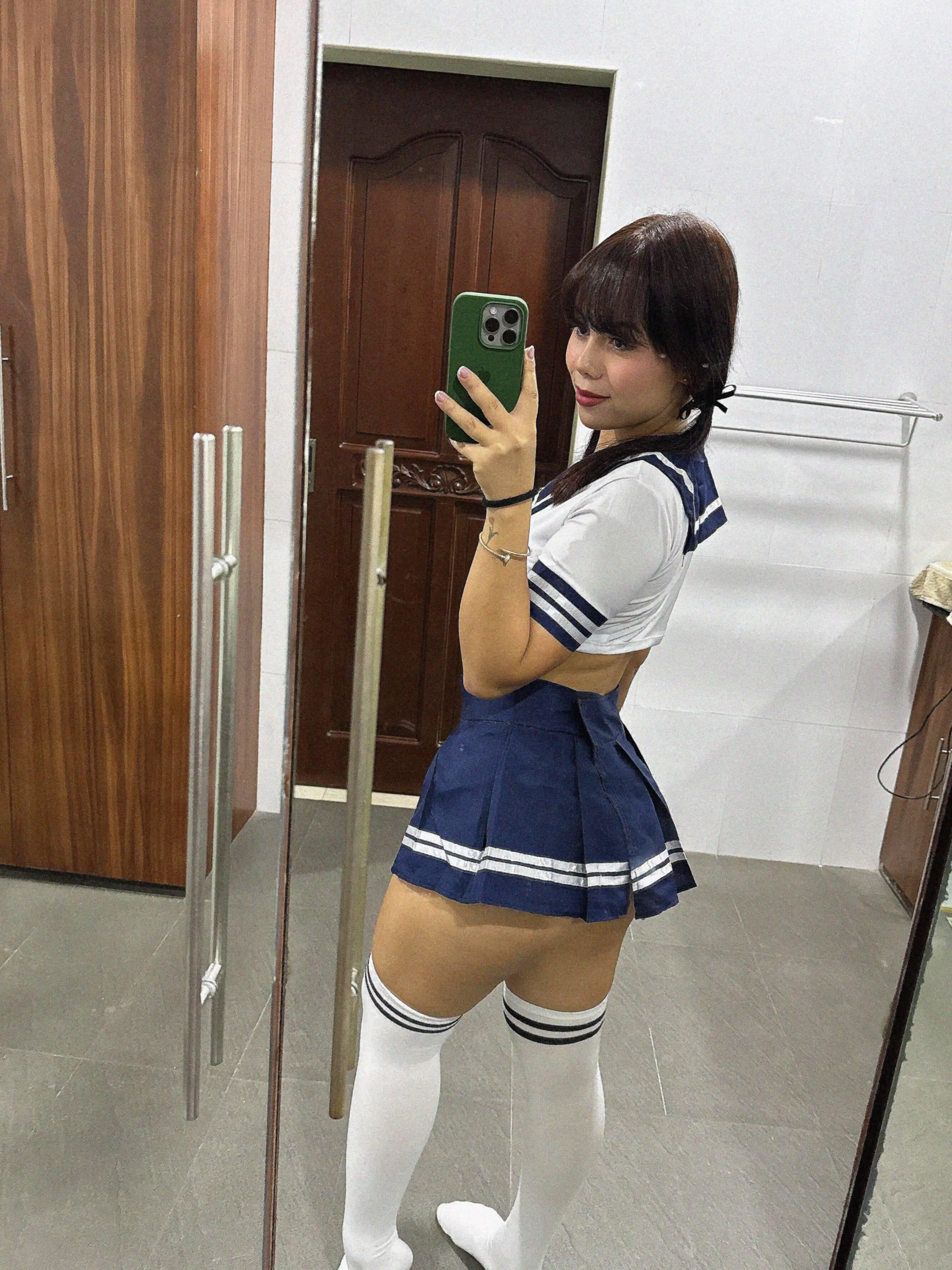 19 [F4M] this hot sailor needs a strongman who knows how to stir up the fun