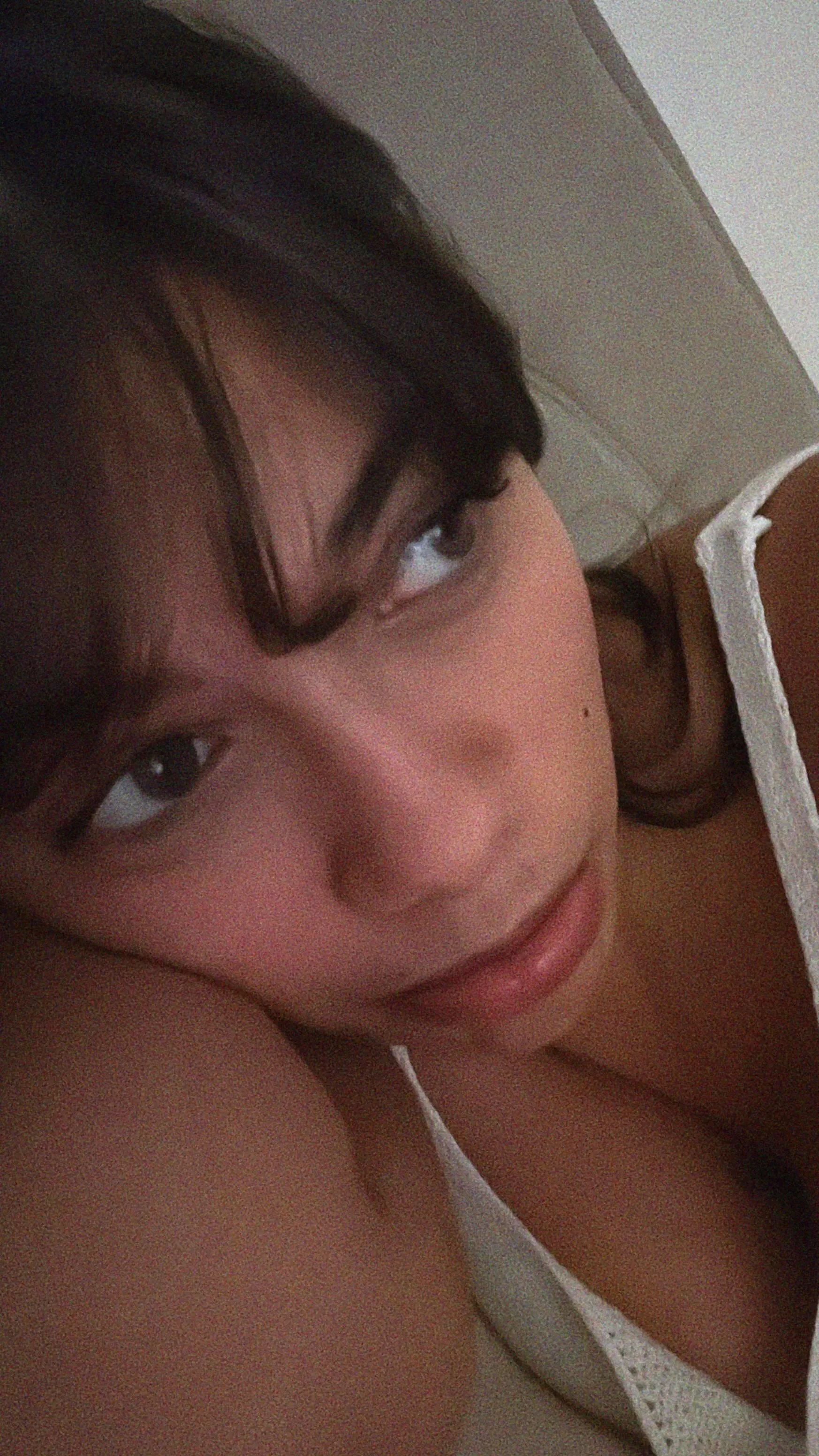 19F 4 M I'm so boreddd rn 