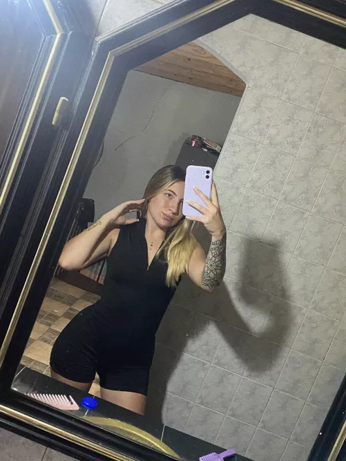 20f from chicago Wanna know if there's someone that would like to get to know me. 