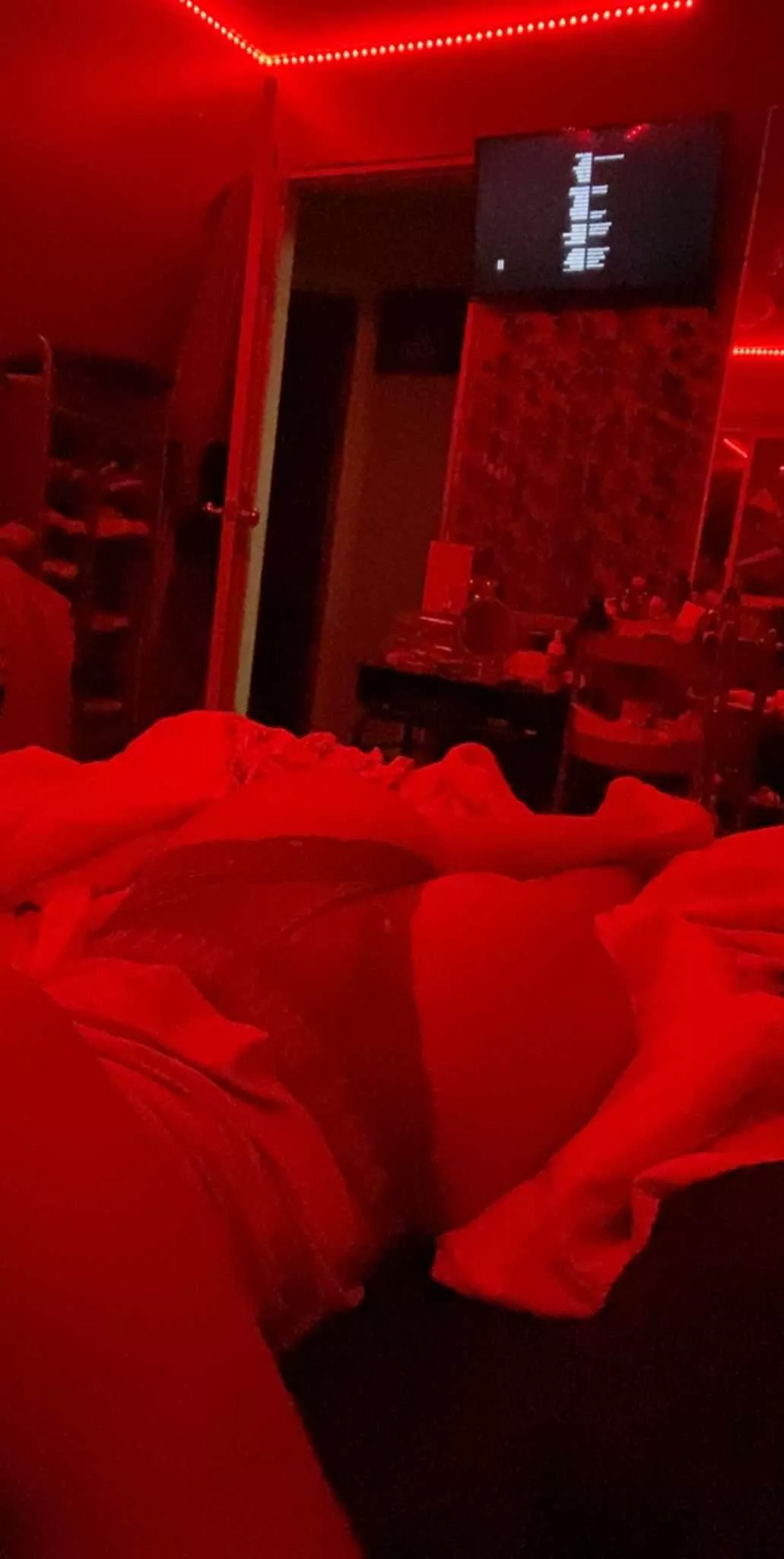 22 [F4M] horny in bed snap: sexy_jesica3
