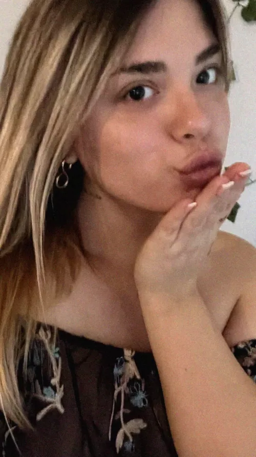 22[f4m] Honolulu- a little kiss to stir up some excitement