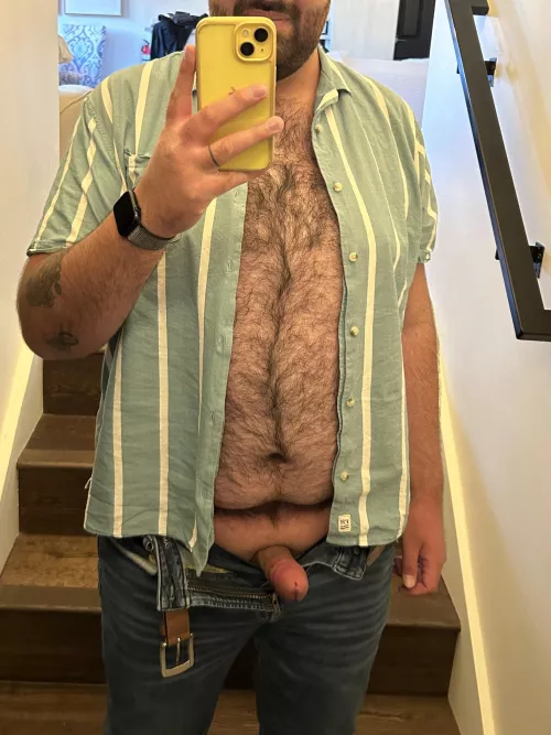 [30] I really like pictures of myself in unbuttoned shirts. Do you agree?