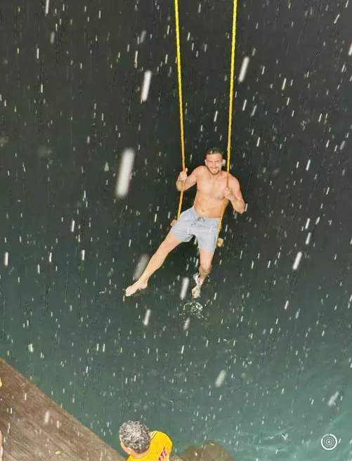 32 athletic male visiting Vegas looking for some fun with F