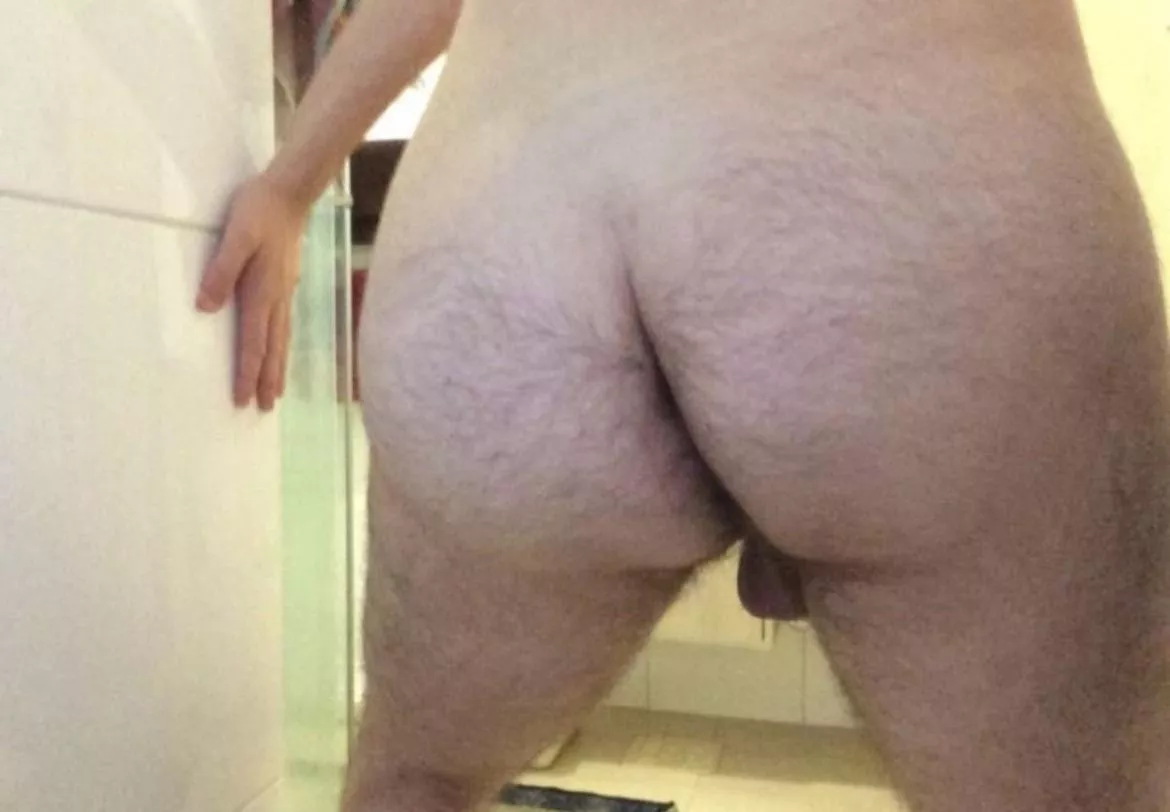 any hairy daddy wanna own this 28 year old pig boy? 