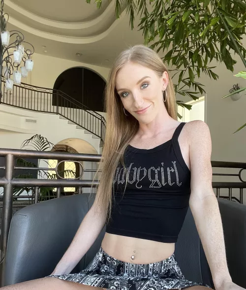 Being called baby girl does something too me 