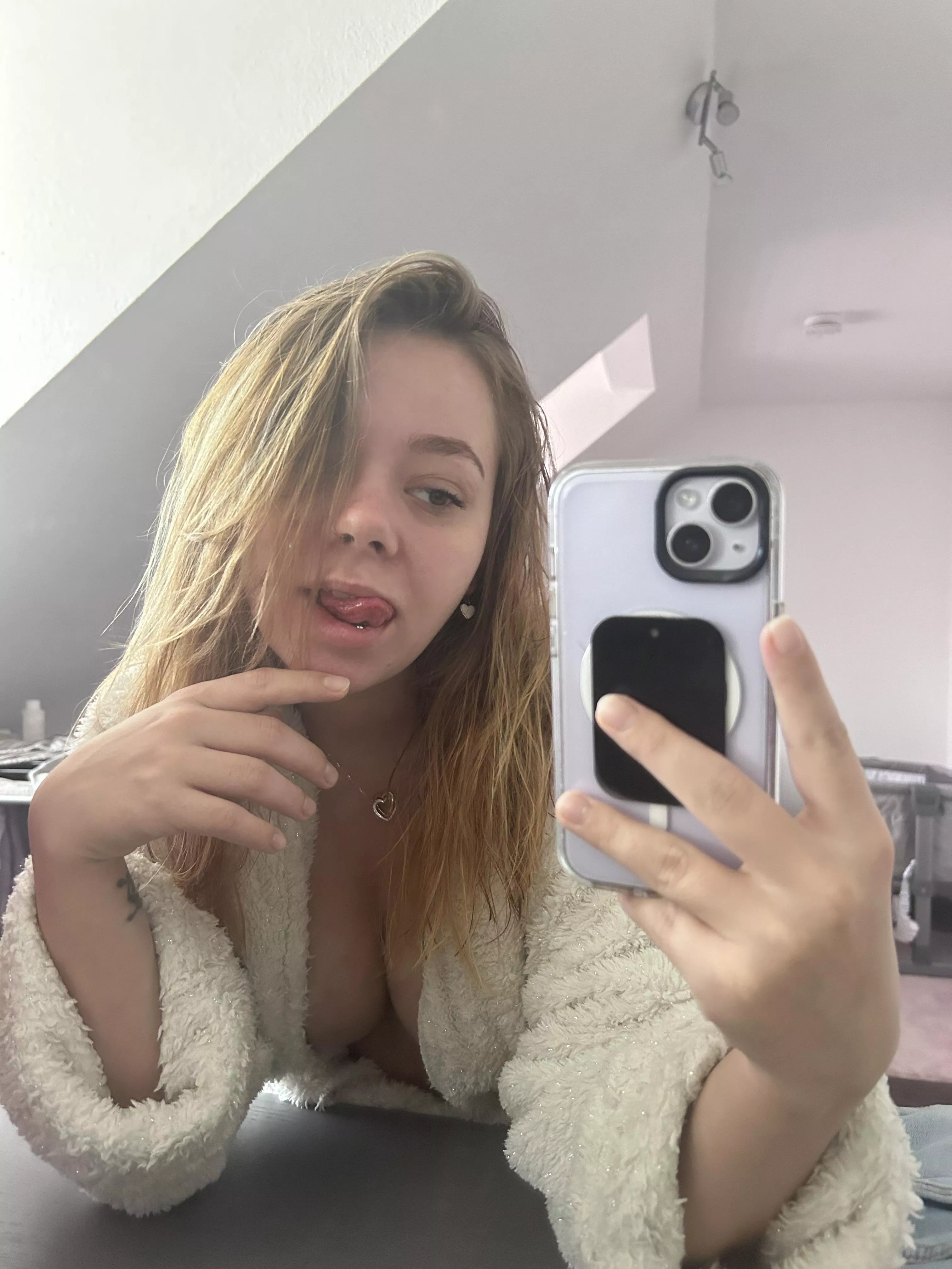 bin gerade fertig mit duschen und noch total..... 