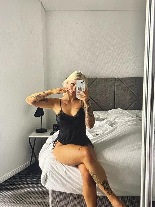 (brissy) i wanna be ur favourite blondie F24