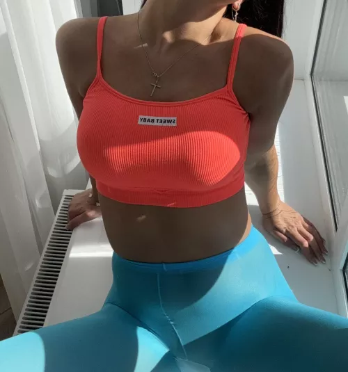 Can you help me get my sports top off