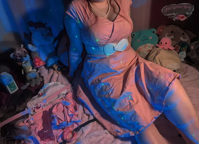 Come back from a first date and find her like this, are you leaving or letting her dress you up? 