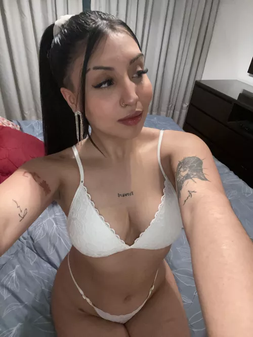 Coucou mes amours, aujourd’hui tu es jury. Donne moi une note sur 10 !!  