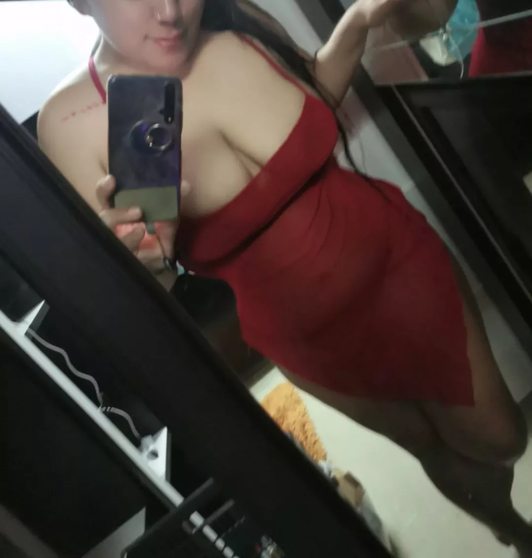 Daddy,do you need a massage to relieve your stress from work