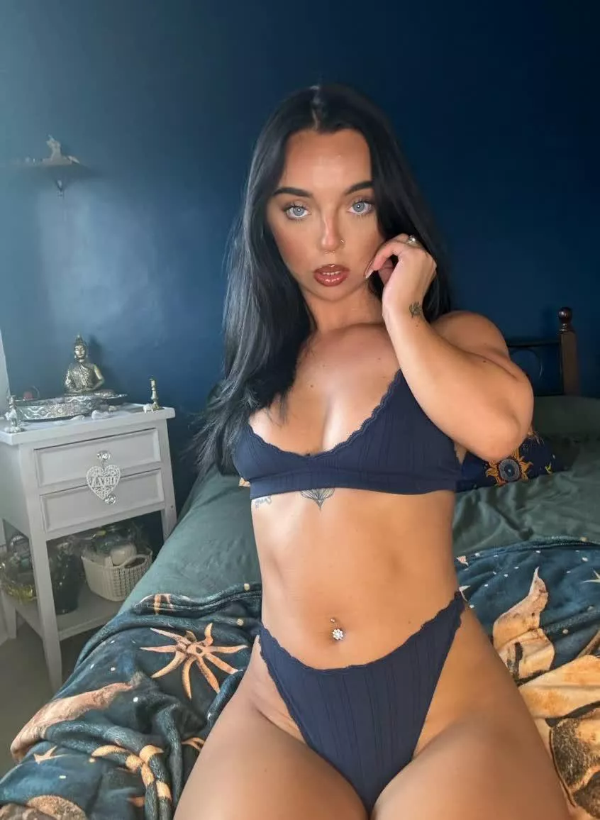 Do you prefer your white girls tanned or pale?