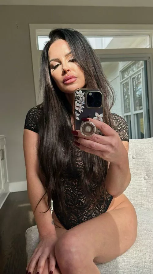 do you want me to entertain you with my big lips tonight ;) 41F