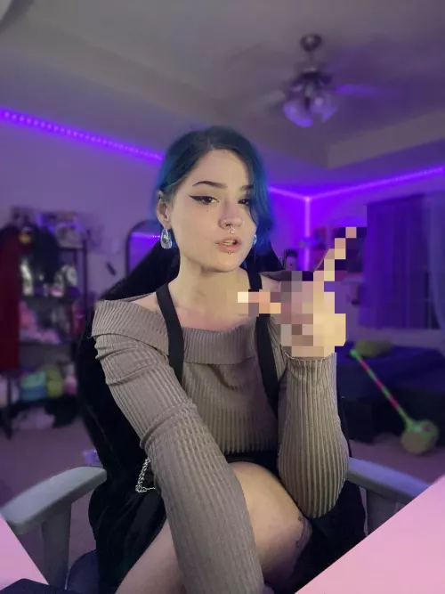 Dumb loser virgins leak even to be flipped off 😂 little slaves for the denial 