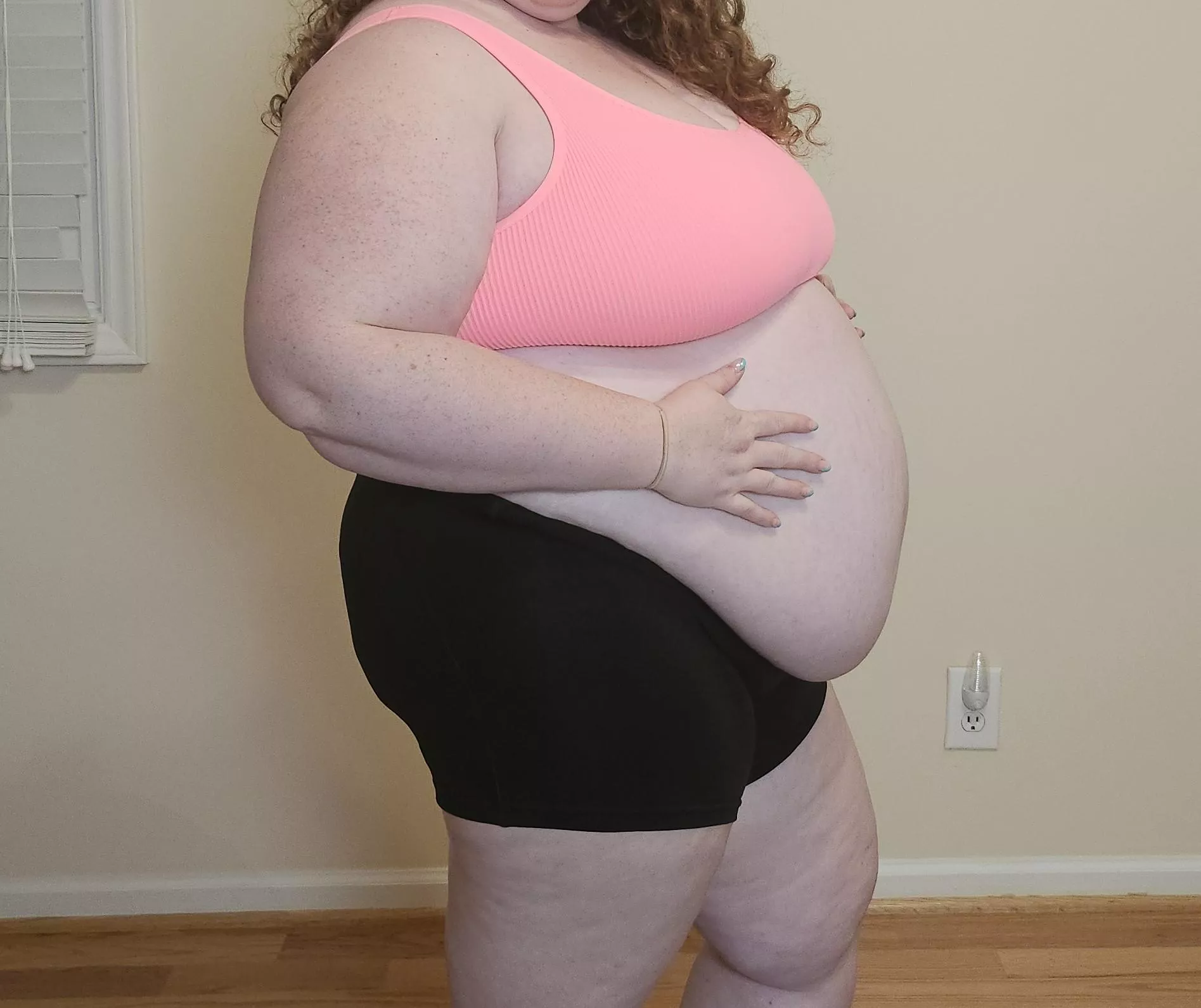 Eating a whole pizza had my belly looking extra plump! 