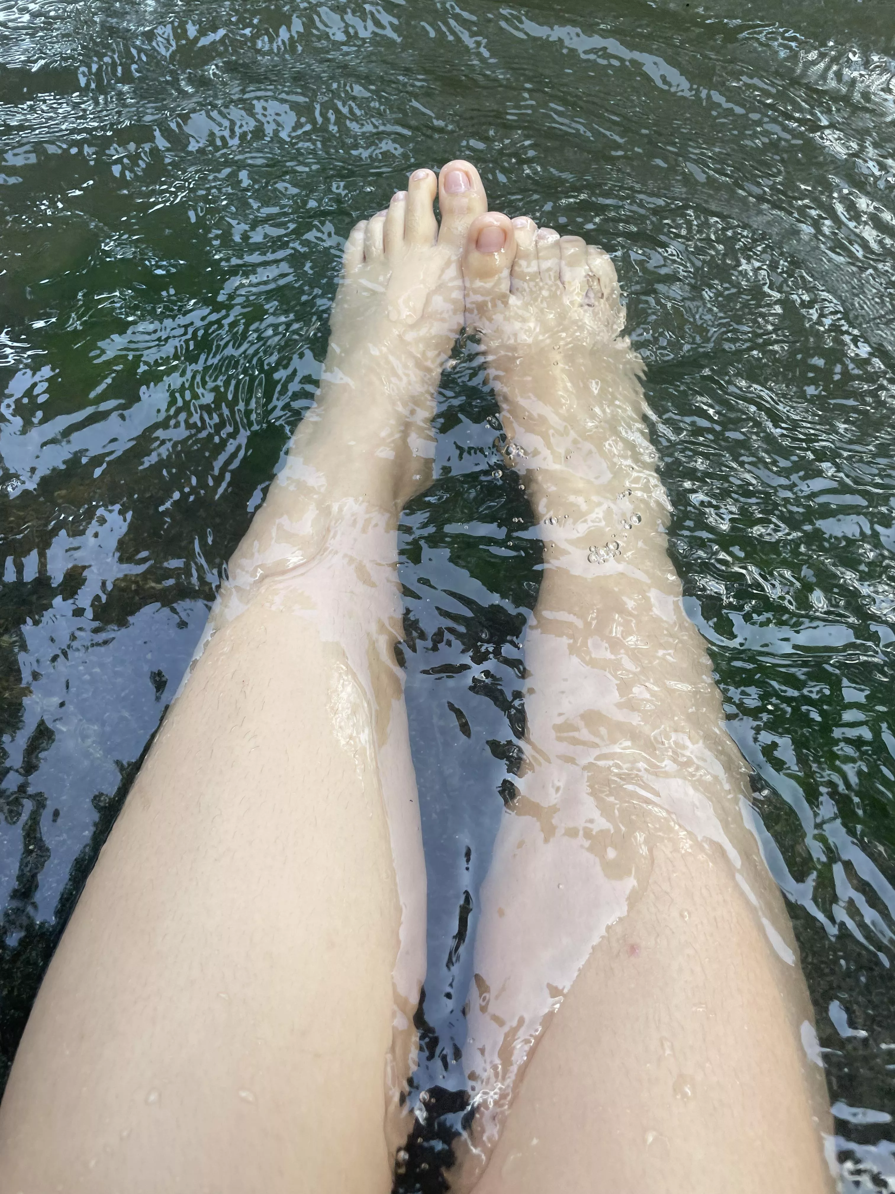 Feets under water. Do you like them?