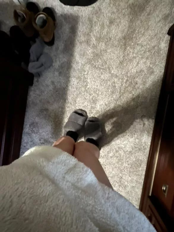 Fluffy hoodie ( dm me for more)