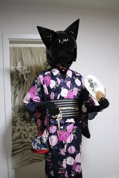 Greetings! 💜 (📸 & 👘: @DeaField4 on Twitter)