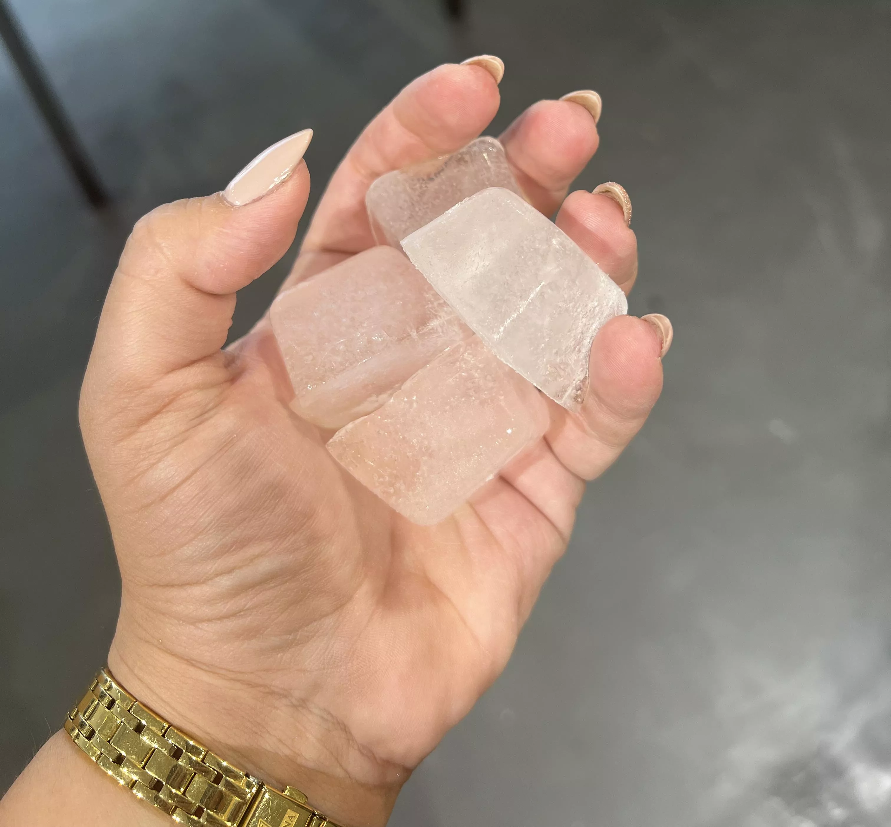 Guess what I’ll do with this that I have here 🧊 😈🔥