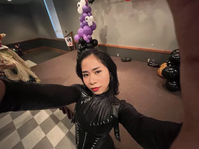 Hello! I’m an Asian girl in OF