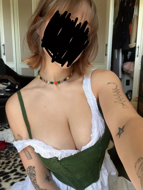 Help make me wet for a reward ;) 20f