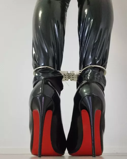 Hopefully the doorbell doesn't ring. They won't wait 10 minutes for me to get there. No long strides in these cuffs.