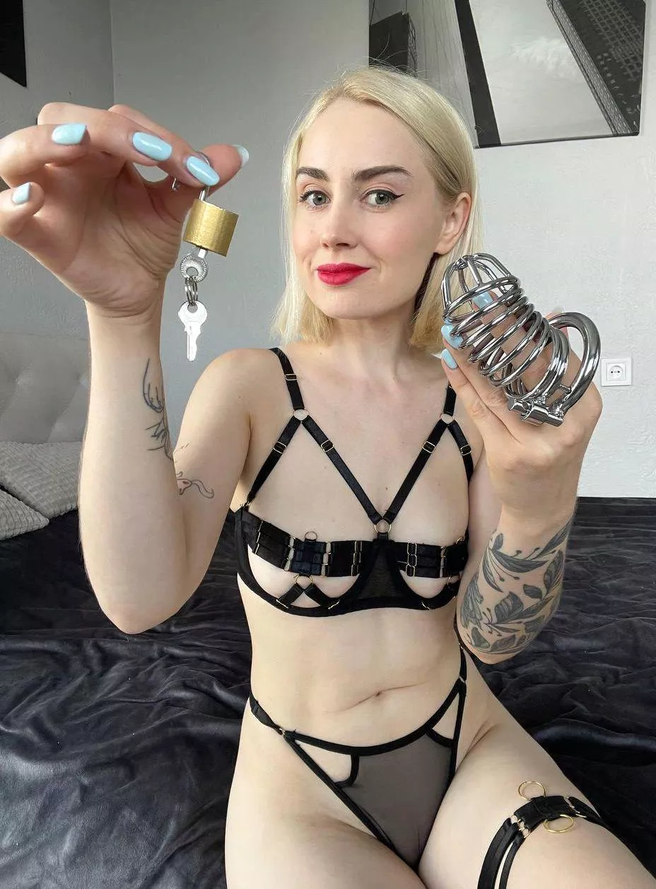 I am a very dominant woman, do you dare to obey?
