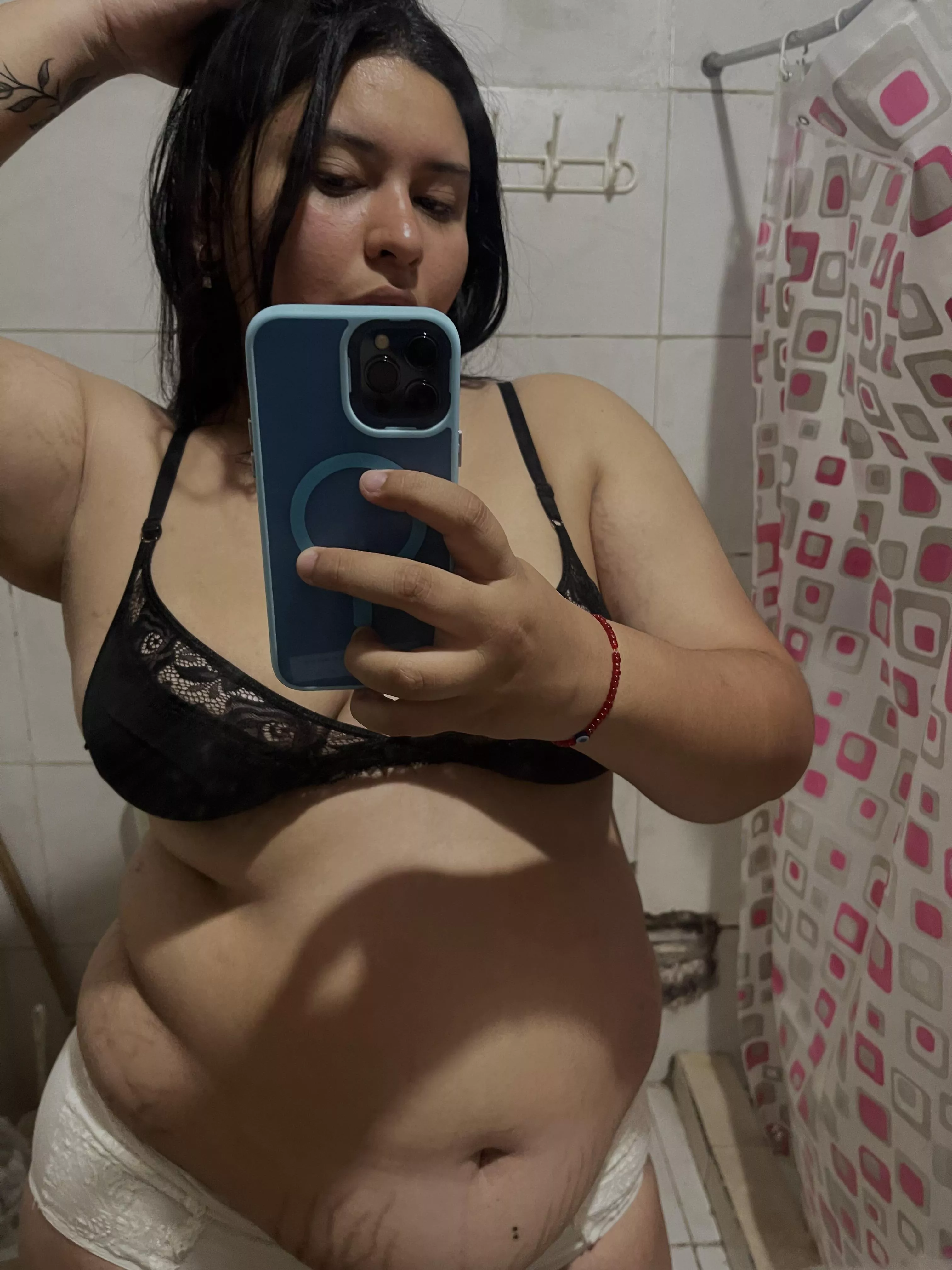 I love my belly whit alot strech marks🫰🏼