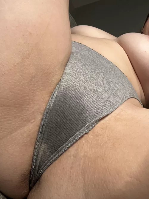 I start my day with a wet pussy