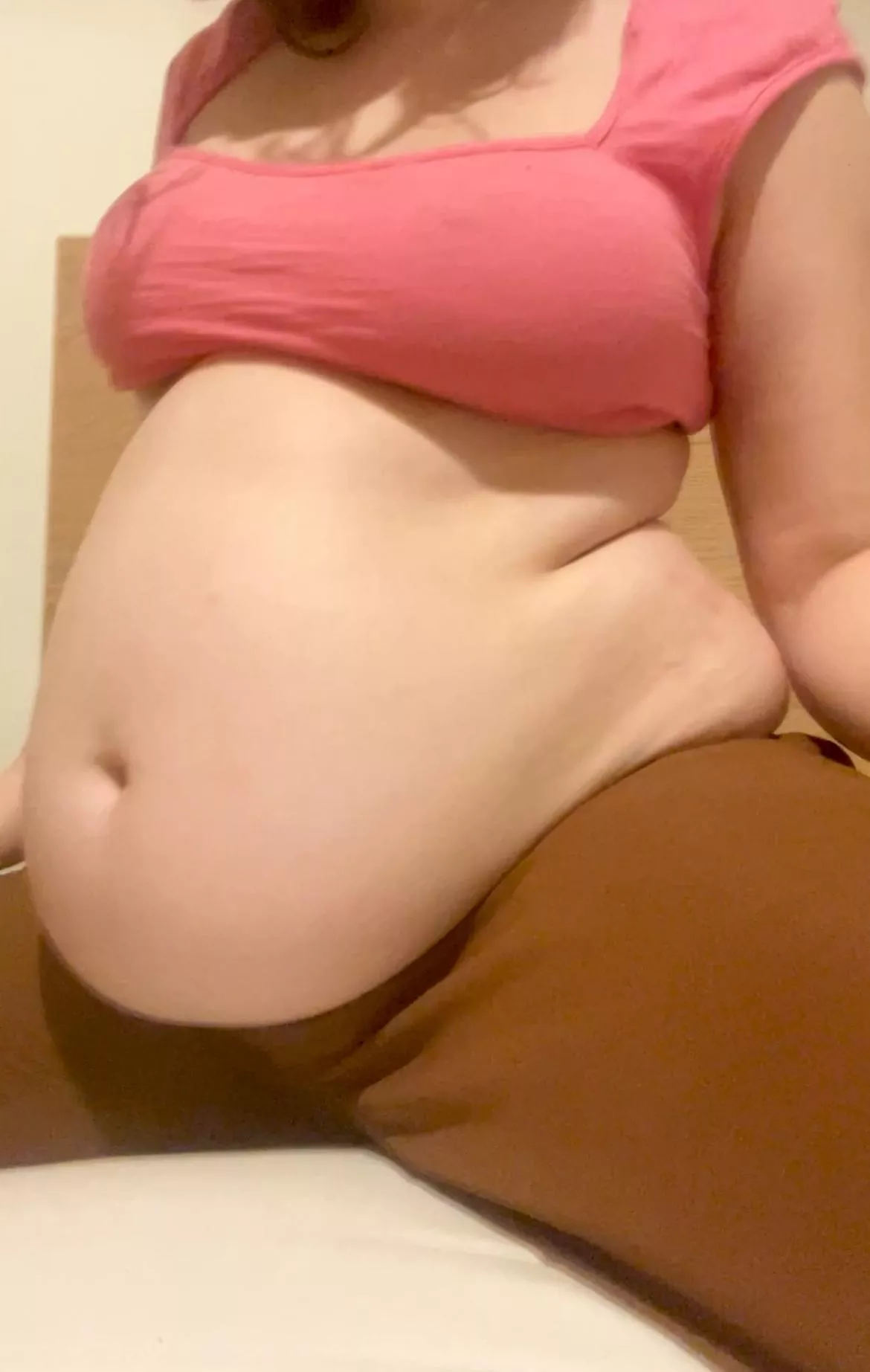 I think my shirt shrinked in the washing machine 😇🐽