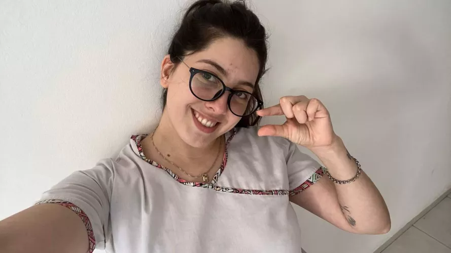 I want you to make me laugh with your pathetic size