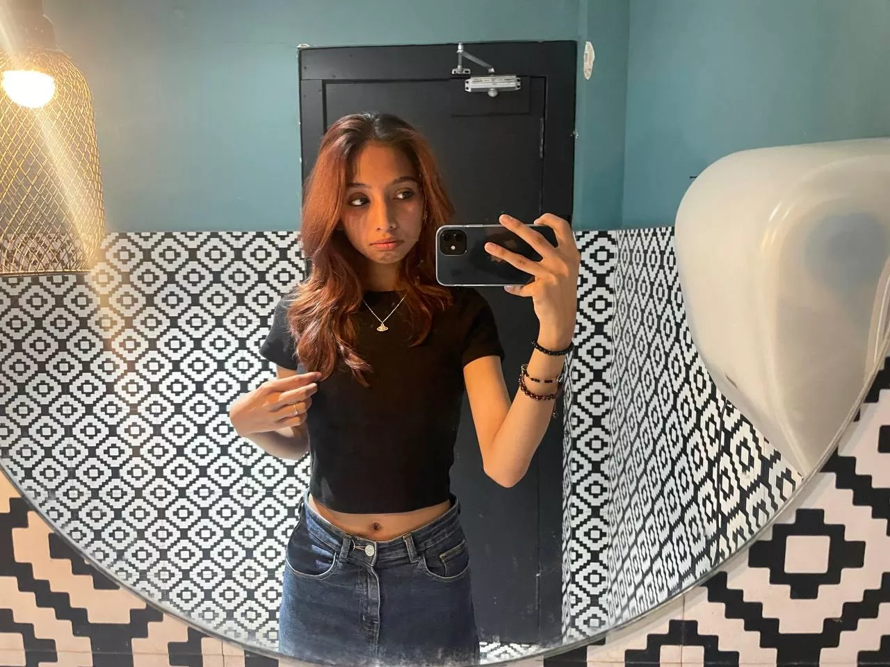 im allergic to guys w no money. piggies hmu