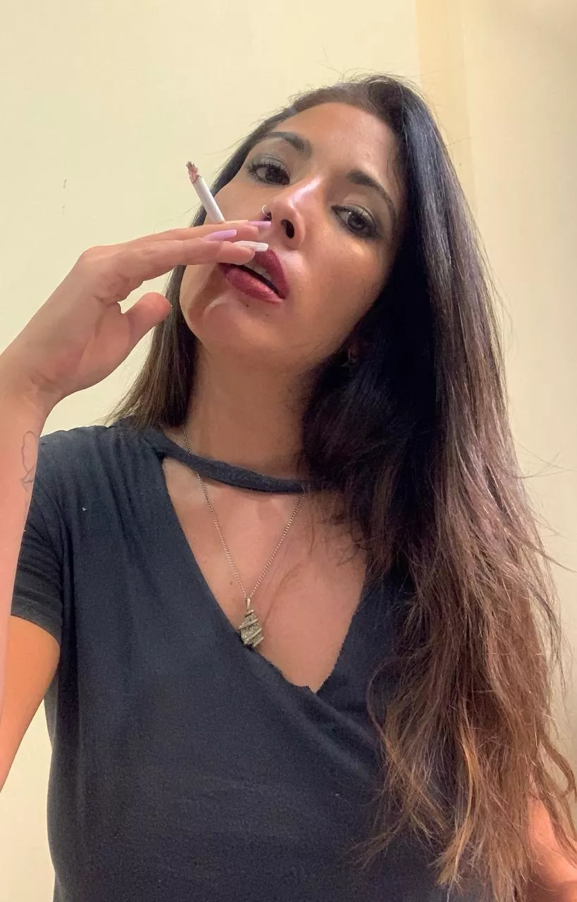 It feels so good to watch me smoking, right? 