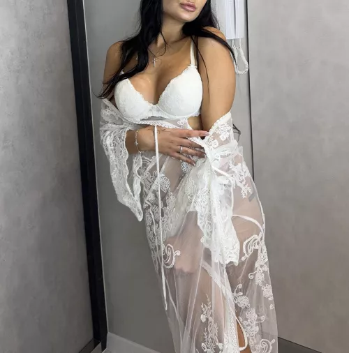 Just a horny brunette milf